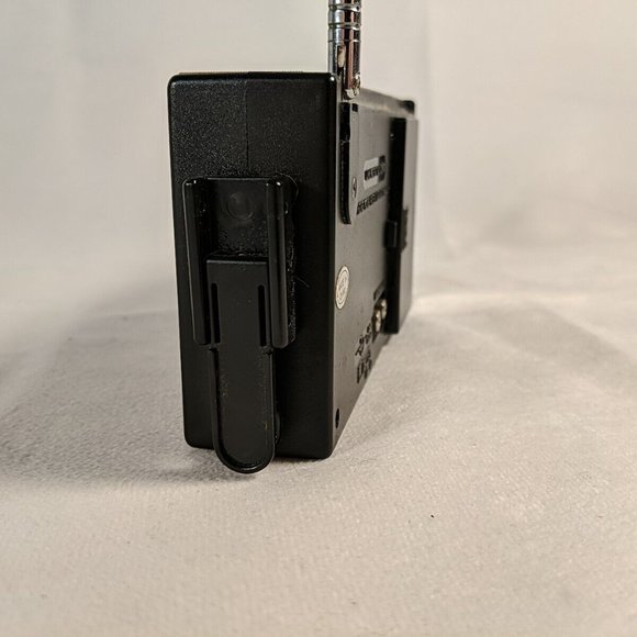 Dynamo & Solar Radio FM AM Receiver Solar Powered Hand Crank Battery - Picture 6 of 7